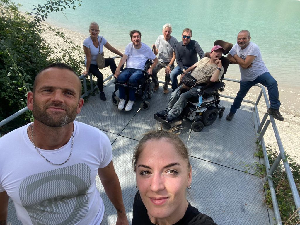 Weekend side-car de 2023, selfie au bord de l'eau