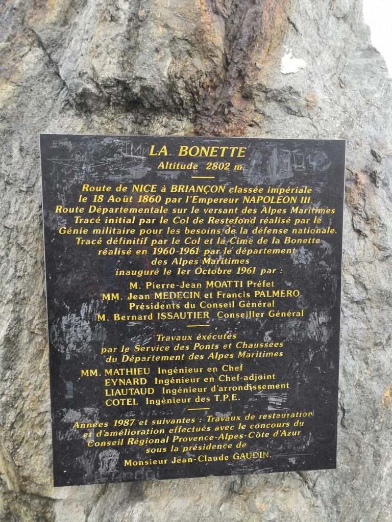 Plaque descriptive du col de la Bonette