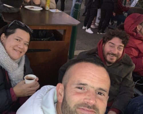 Groupe d’amis au Marché de Noël 2023