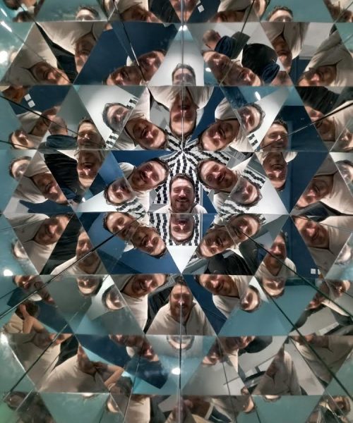 Œuvre des miroirs au musée de l'illusion à Marseille avec l'association Saphir13