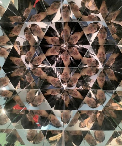 Jeu de miroirs au musée de l'illusion à Marseille avec l'association Saphir13