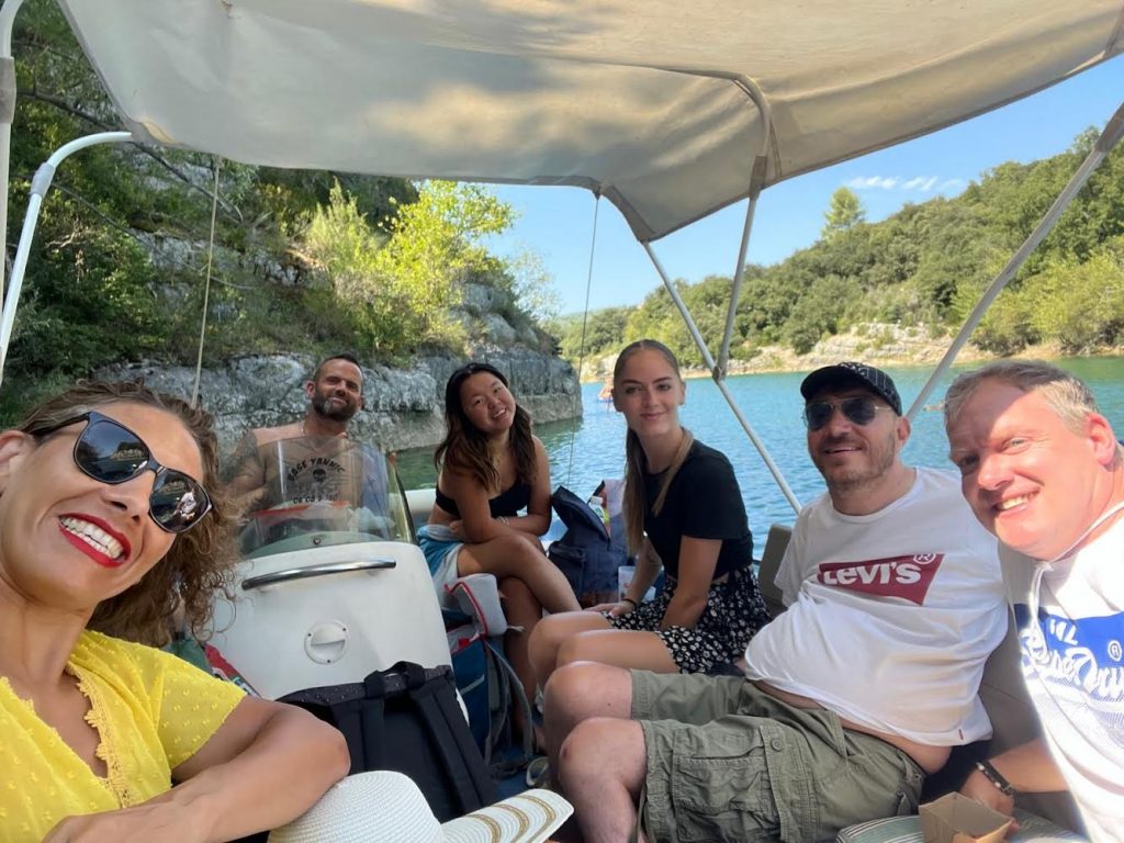 Sur le bateau lors d’une sortie aux Gorges du Verdon