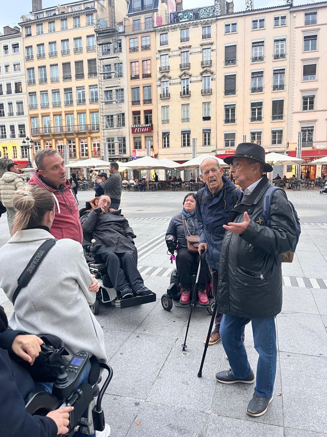 La team accompagnée de ses 2 guides