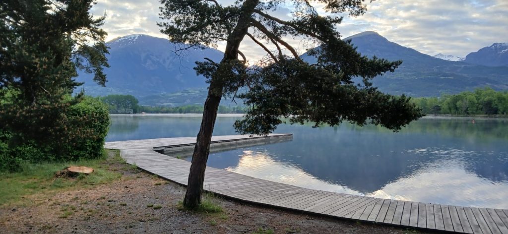 Vue depuis le camping sur le lac de Serre Ponçon