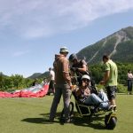 Handis près au départ en parapente à la montagne