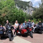 Groupe de personnes de l'association SAPHIR 13 en side-cars
