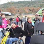 Groupe de personne dont un handicapé sur le circuit