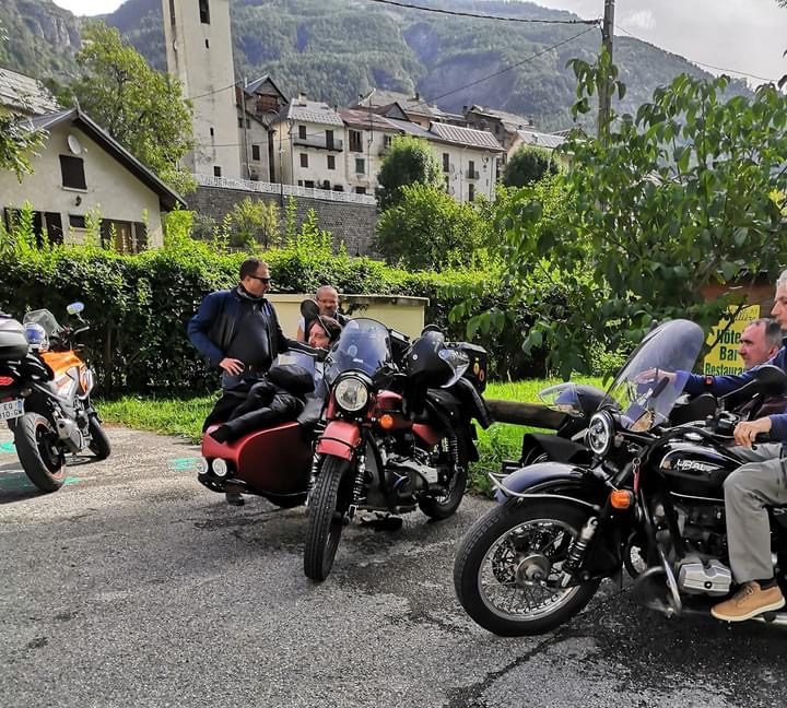 Les membres de l'association saphir 13 et handi side s'équipent