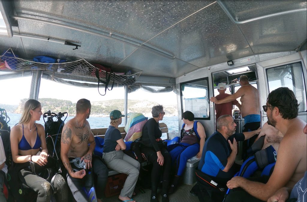 Équipage du bateau de plongée