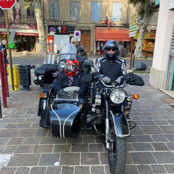 Au départ en side car