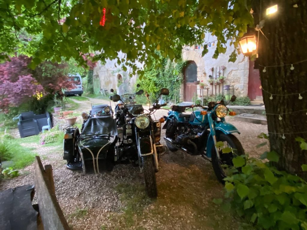 Le soir venu pour les side-cars